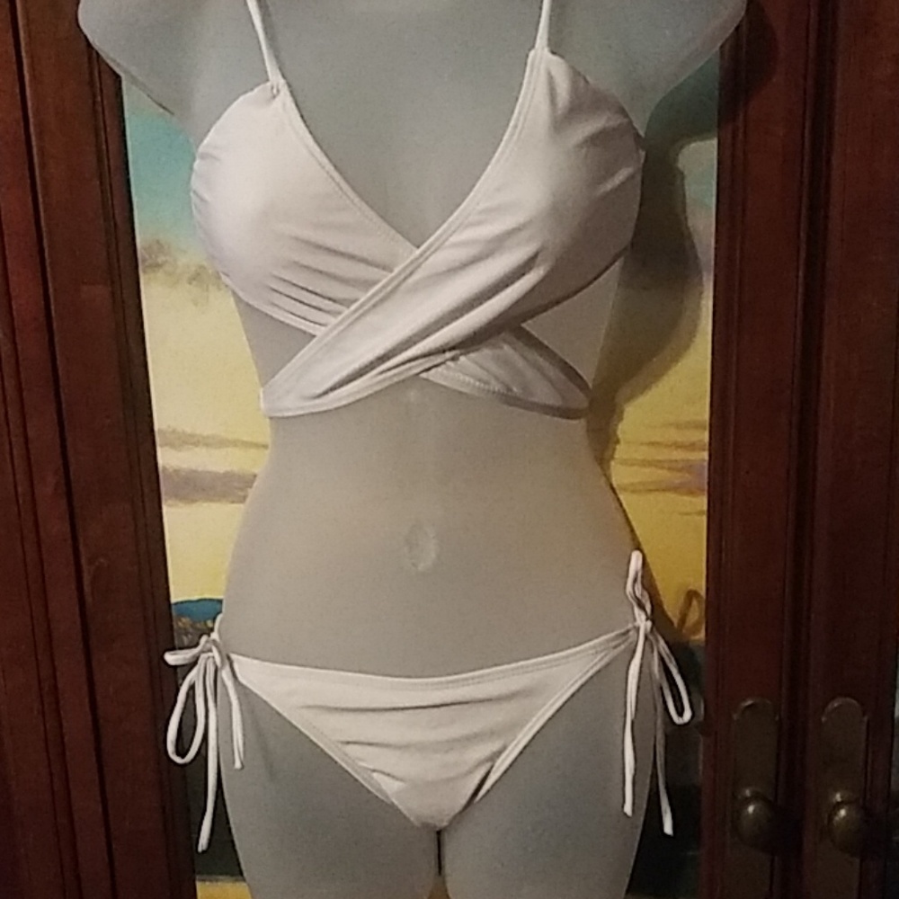 Bathing suit - Picture 2 of 3